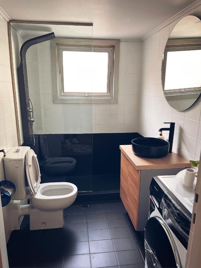 Seaside Apartment In Flisvos Marina Athen Eksteriør billede