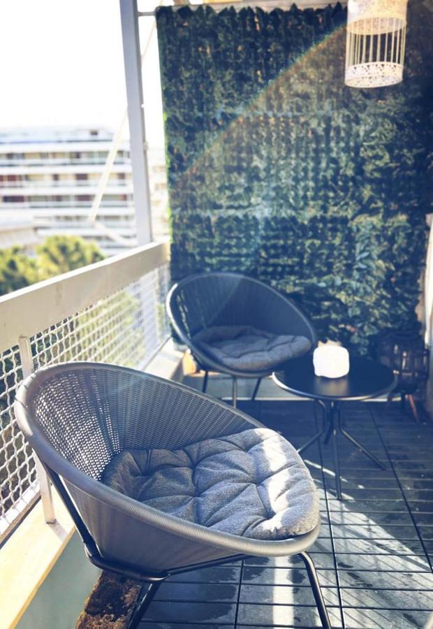 Seaside Apartment In Flisvos Marina Athen Eksteriør billede